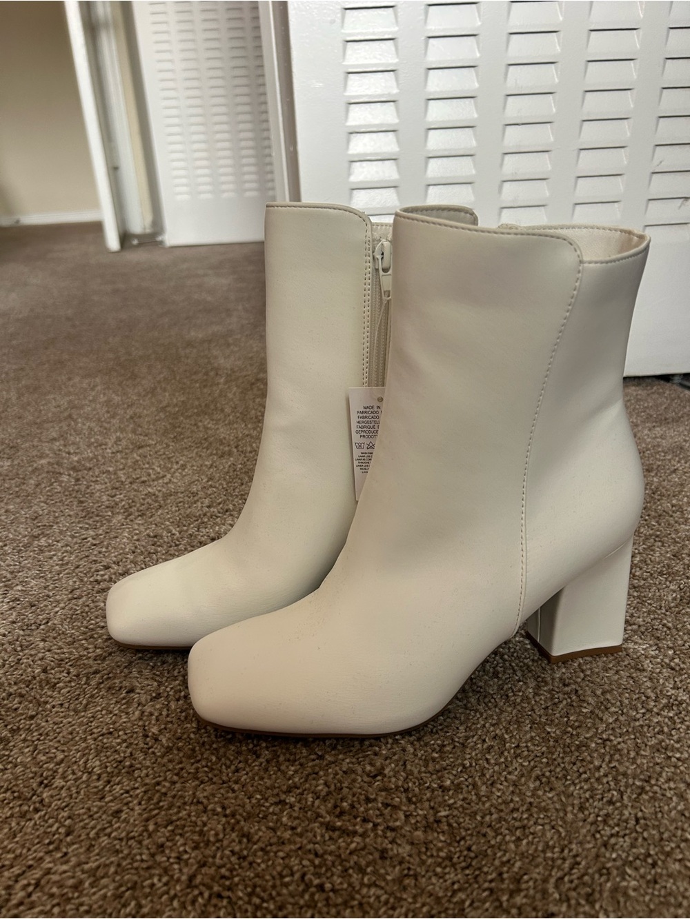 Women's White Block Heel Ankle Boots - 7.5
